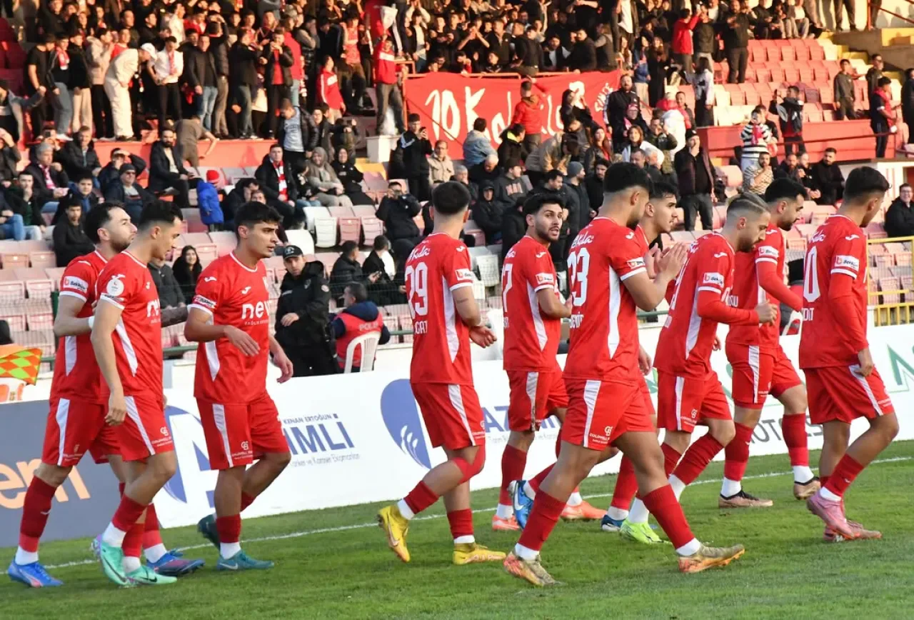 Balıkesirspor, Denizli İdmanyurdu'nu 1-0 Mağlup Etti Balıkesirspor, Denizli İdmanyurdu'nu 1-0 Mağlup Etti