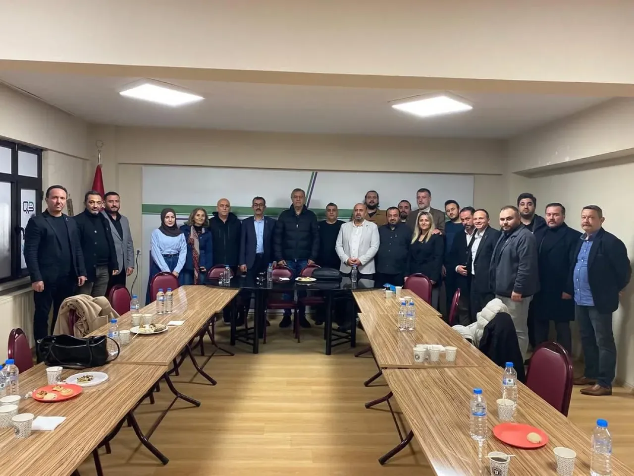 Zafer Partisi İstanbul'da İlçe Başkanları Toplantısı Düzenledi Zafer Partisi İstanbul'da İlçe Başkanları Toplantısı Düzenledi