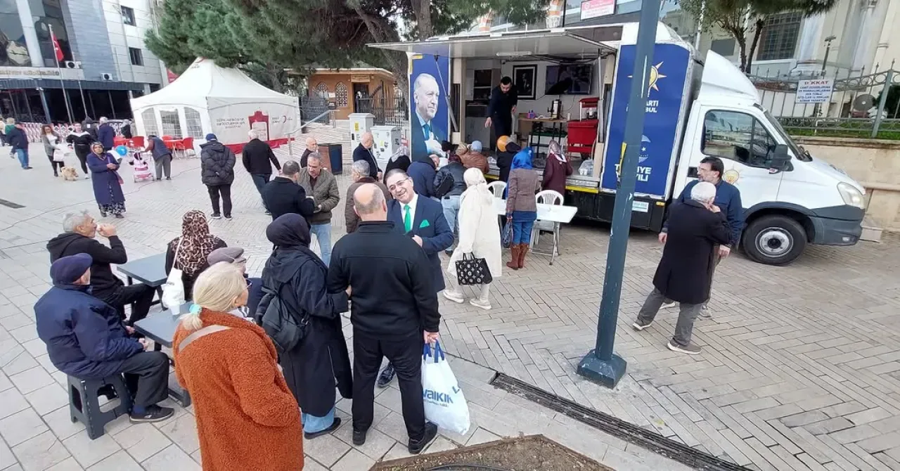 AK Parti Maltepe İlçe Teşkilatı Vatandaşlarla Üç Farklı Noktada Buluştu AK Parti Maltepe İlçe Teşkilatı Vatandaşlarla Üç Farklı Noktada Buluştu