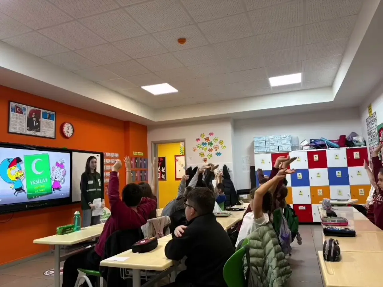 Yeşilay Pendik Şubesi, Yönder Okulları'nda Bağımlılıkla Mücadele Eğitimi Verdi Yeşilay Pendik Şubesi, Yönder Okulları'nda Bağımlılıkla Mücadele Eğitimi Verdi