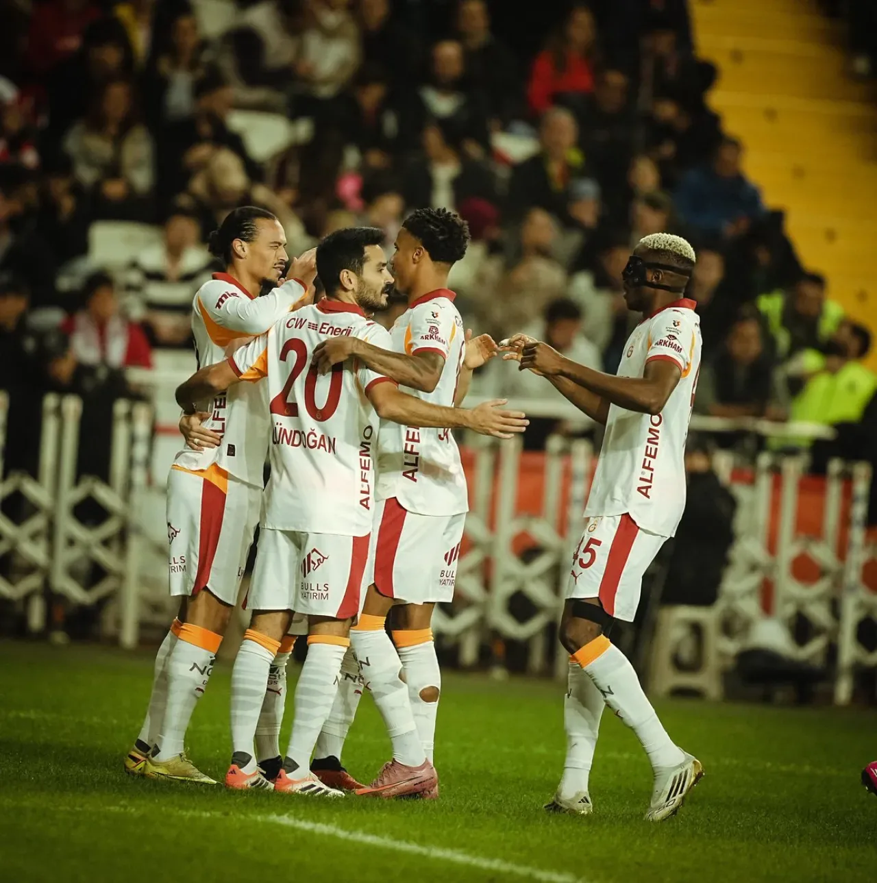 Galatasaray Spor Kulübü'nün Tarihi ve Başarıları Galatasaray Spor Kulübü'nün Tarihi ve Başarıları
