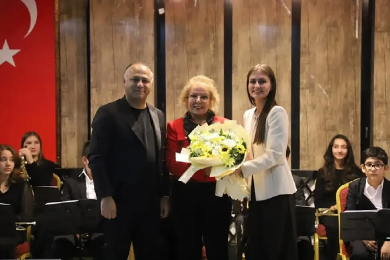 Kemer Belediyesi Gençlik Orkestrası, Korkuteli'nde Kadın Hakları Günü Konseri Verdi Kemer Belediyesi Gençlik Orkestrası, Korkuteli'nde Kadın Hakları Günü Konseri Verdi