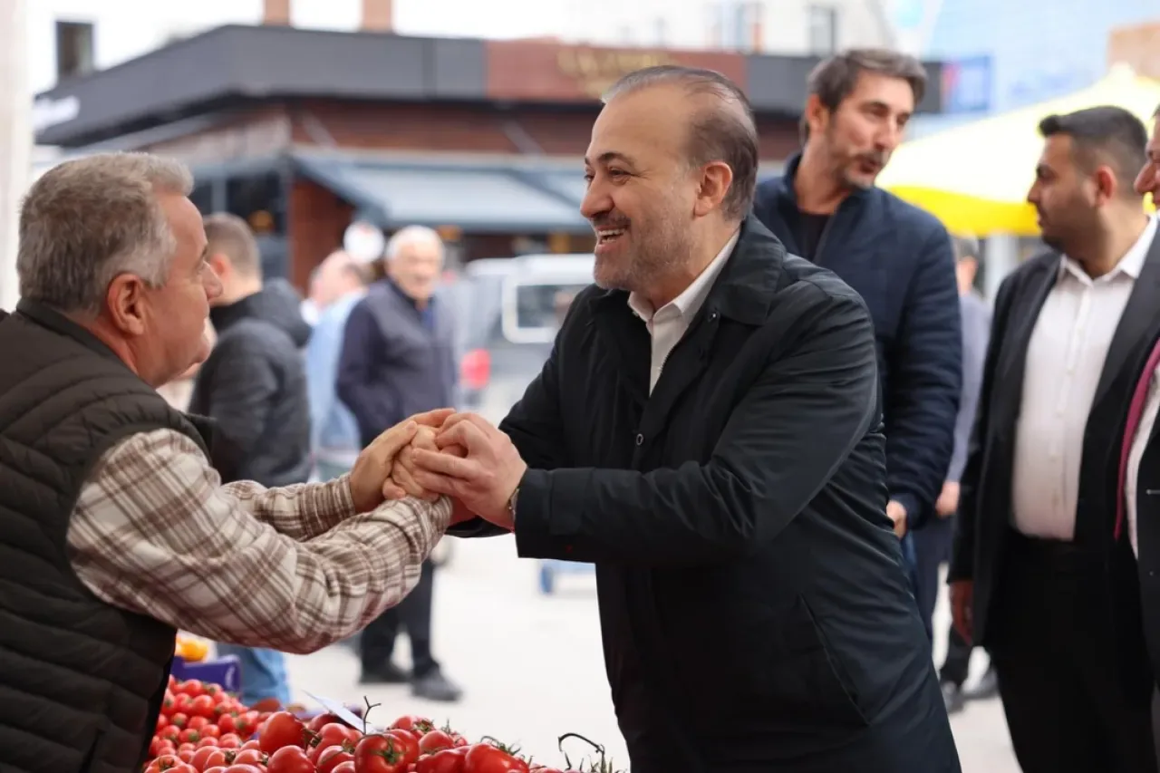 AK Parti Karamürsel'de Esnaf ve Vatandaşlarla Buluştu AK Parti Karamürsel'de Esnaf ve Vatandaşlarla Buluştu
