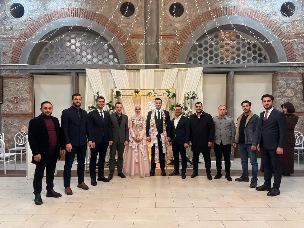 AK Parti Başiskele Gençlik Kolları'ndan Nişan Törenine Katılım AK Parti Başiskele Gençlik Kolları'ndan Nişan Törenine Katılım
