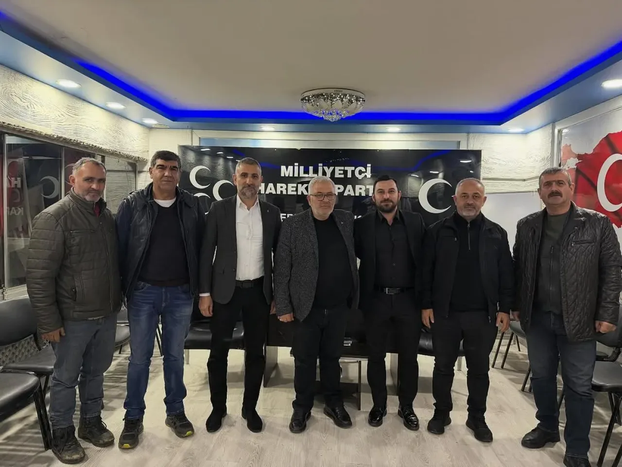 AK Parti Gençlik Kolları'ndan MHP Kartepe İlçe Başkanlığı'na Ziyaret AK Parti Gençlik Kolları'ndan MHP Kartepe İlçe Başkanlığı'na Ziyaret