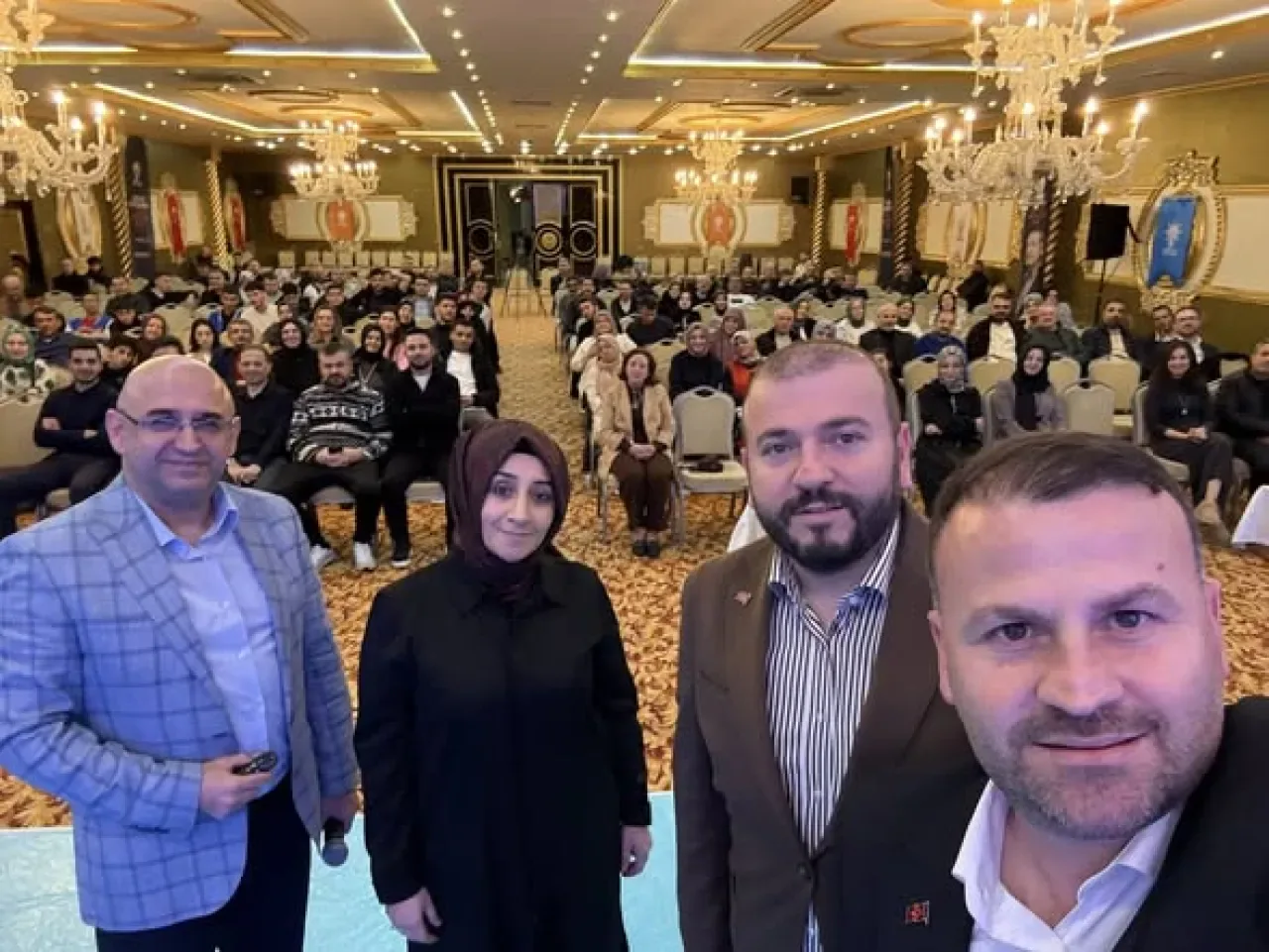 AK Parti Arnavutköy'de "B1R OLMAK" Eğitim ve Motivasyon Kampı Sürüyor AK Parti Arnavutköy'de "B1R OLMAK" Eğitim ve Motivasyon Kampı Sürüyor