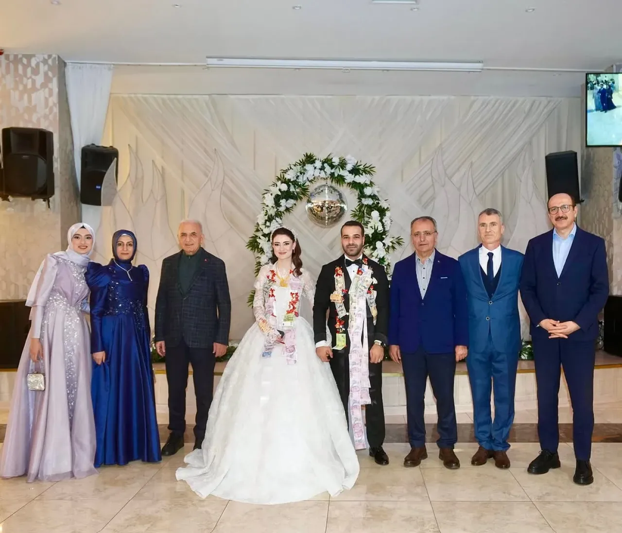 Ümraniye Belediye Başkanı İsmet Yıldırım, Genç Çiftin Nikah Törenine Katıldı Ümraniye Belediye Başkanı İsmet Yıldırım, Genç Çiftin Nikah Törenine Katıldı