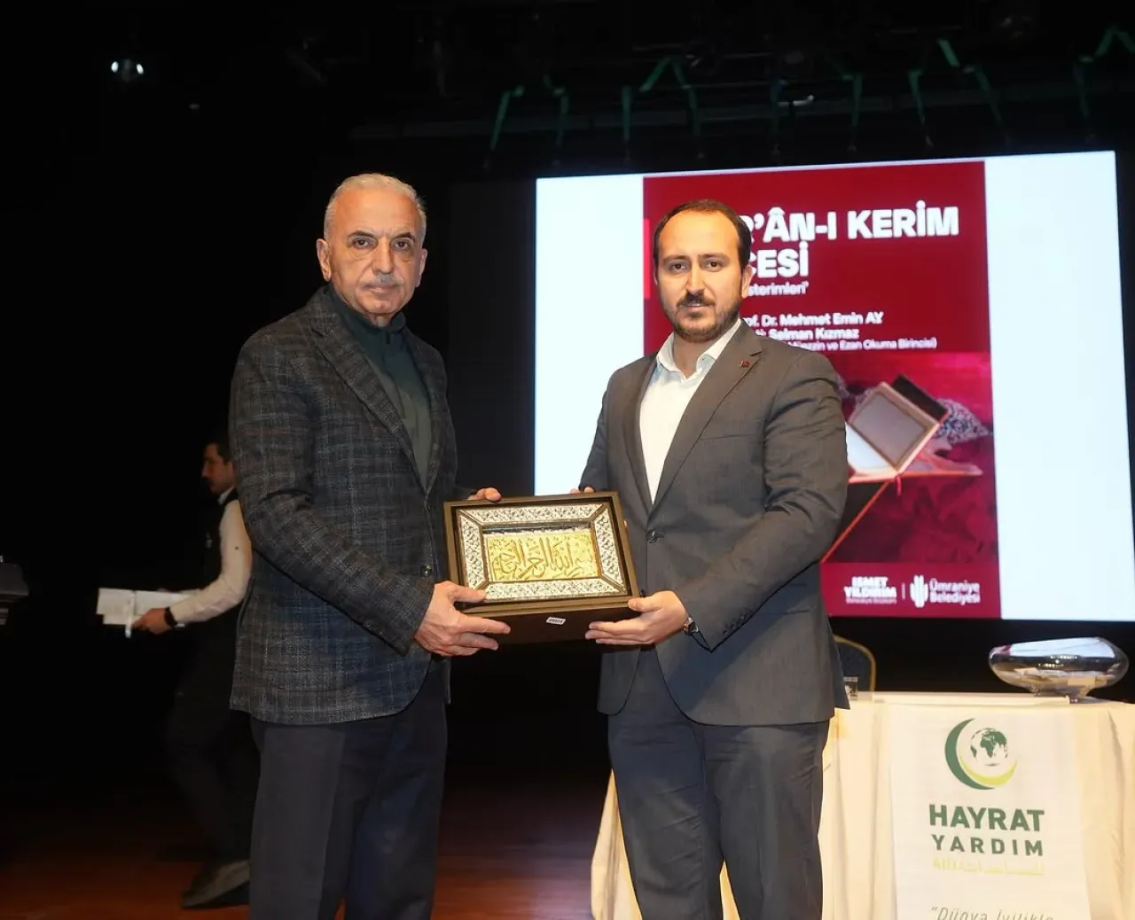 Ümraniye'de Maneviyat Dolu Bir Gece: İsmet Yıldırım, Komşularıyla Bir Araya Geldi Ümraniye'de Maneviyat Dolu Bir Gece: İsmet Yıldırım, Komşularıyla Bir Araya Geldi