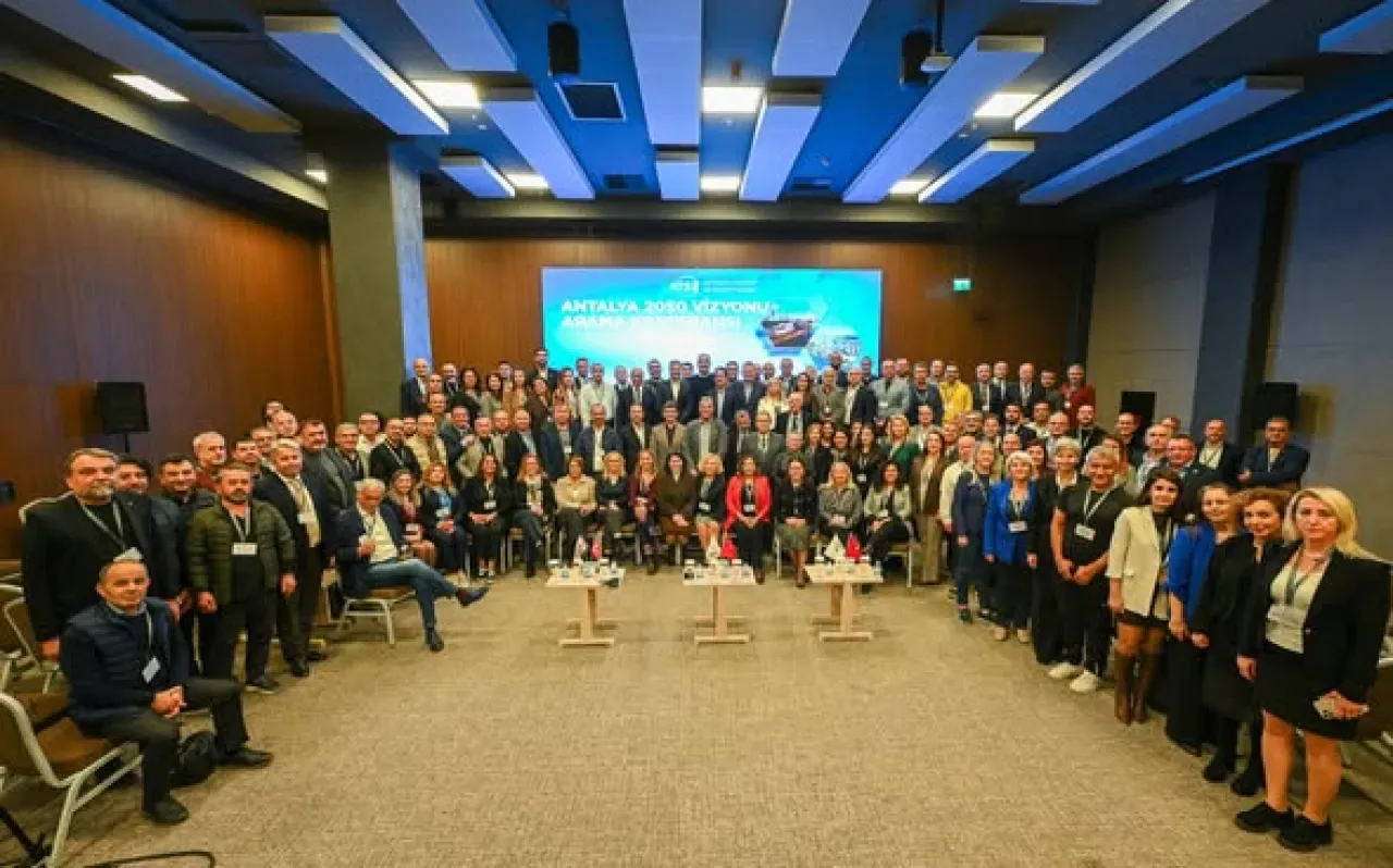 Antalya'nın 2050 Vizyonu Çalışma Gruplarından Yol Haritaları Açıklandı Antalya'nın 2050 Vizyonu Çalışma Gruplarından Yol Haritaları Açıklandı