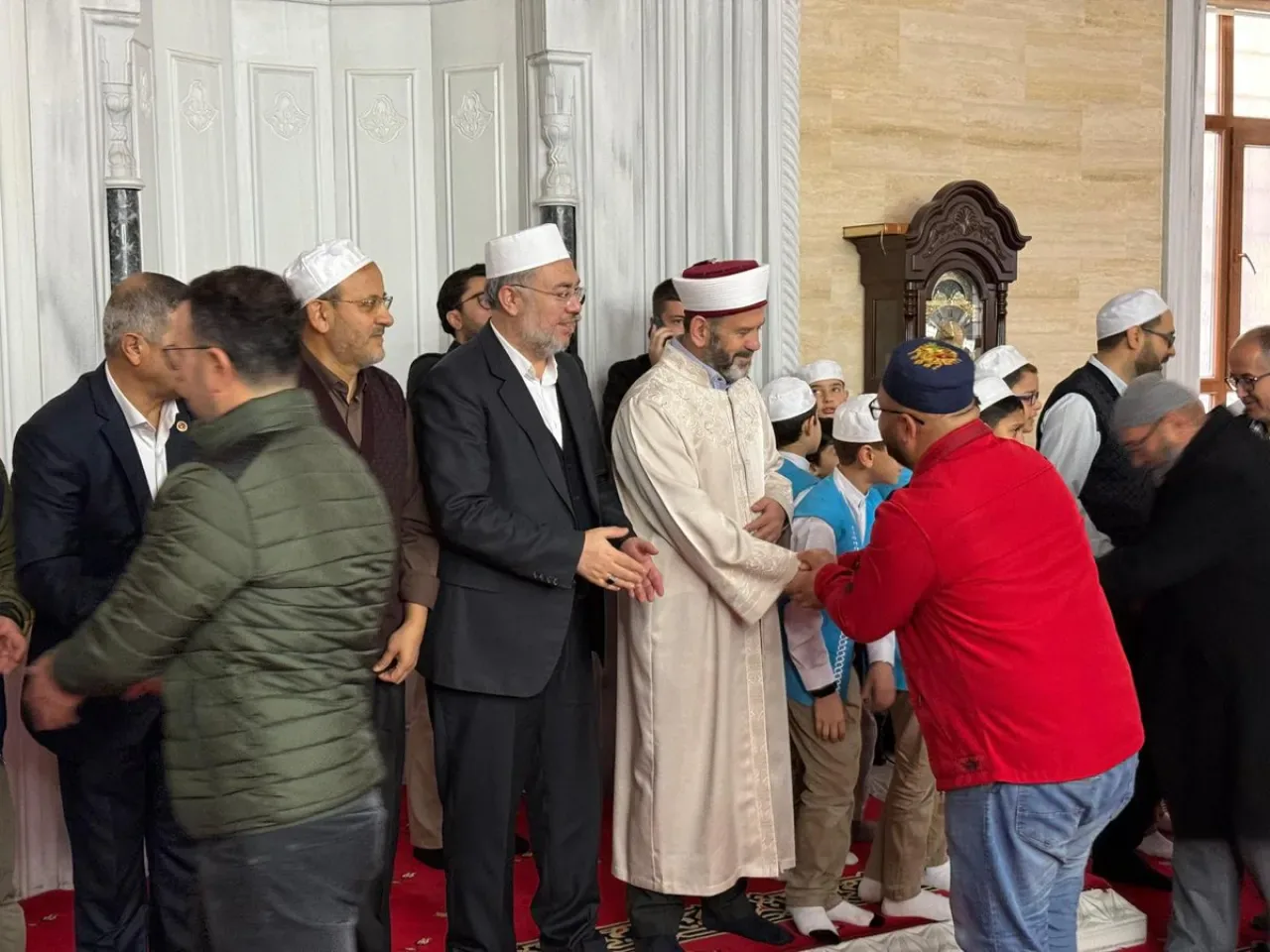 Konya'da Sabah Namazı Buluşmaları Aile İçi İletişimi Güçlendiriyor Konya'da Sabah Namazı Buluşmaları Aile İçi İletişimi Güçlendiriyor