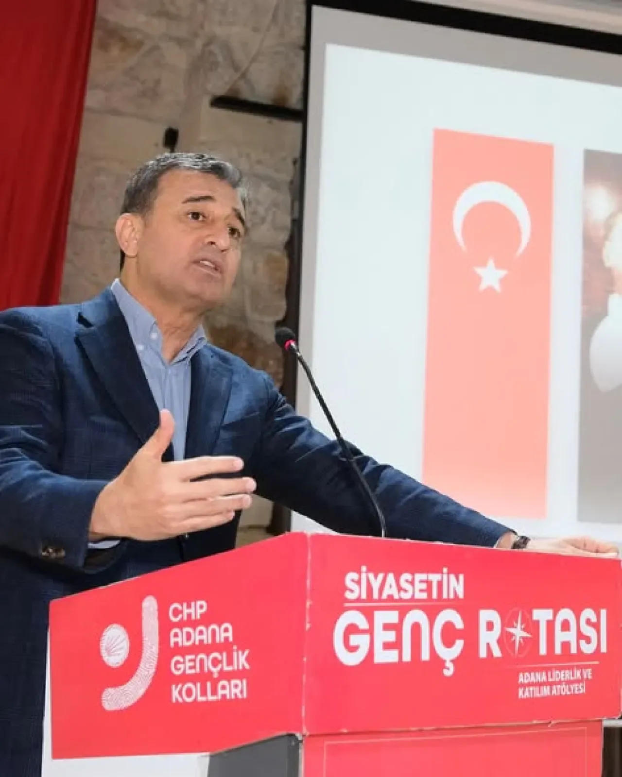 Adana'da CHP'li Gençler Liderlik ve Katılım Atölyesi'nde Buluştu Adana'da CHP'li Gençler Liderlik ve Katılım Atölyesi'nde Buluştu
