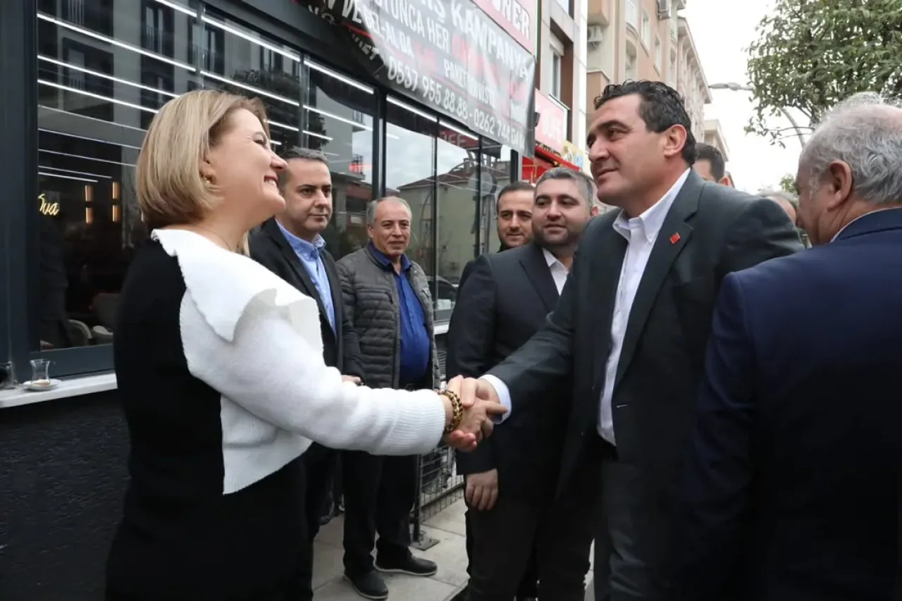 CHP'li Ulaş Karasu, İzmit'te Sivaslı İş İnsanları Derneği'ni Ziyaret Etti CHP'li Ulaş Karasu, İzmit'te Sivaslı İş İnsanları Derneği'ni Ziyaret Etti