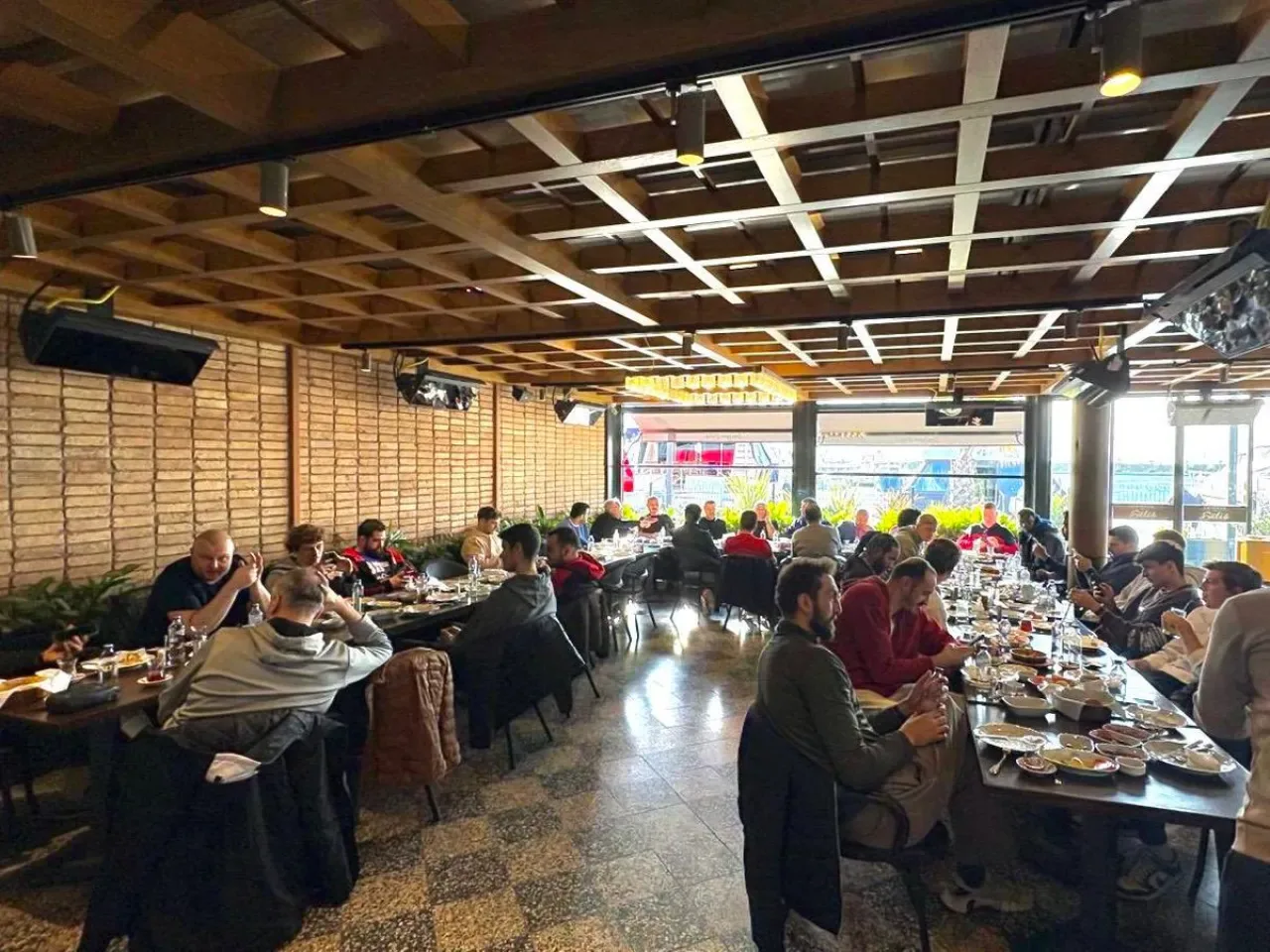 Büyükçekmece Kaymakamı, Onvo Büyükçekmece Basketbol Takımı ile Moral Yemeğinde Buluştu Büyükçekmece Kaymakamı, Onvo Büyükçekmece Basketbol Takımı ile Moral Yemeğinde Buluştu