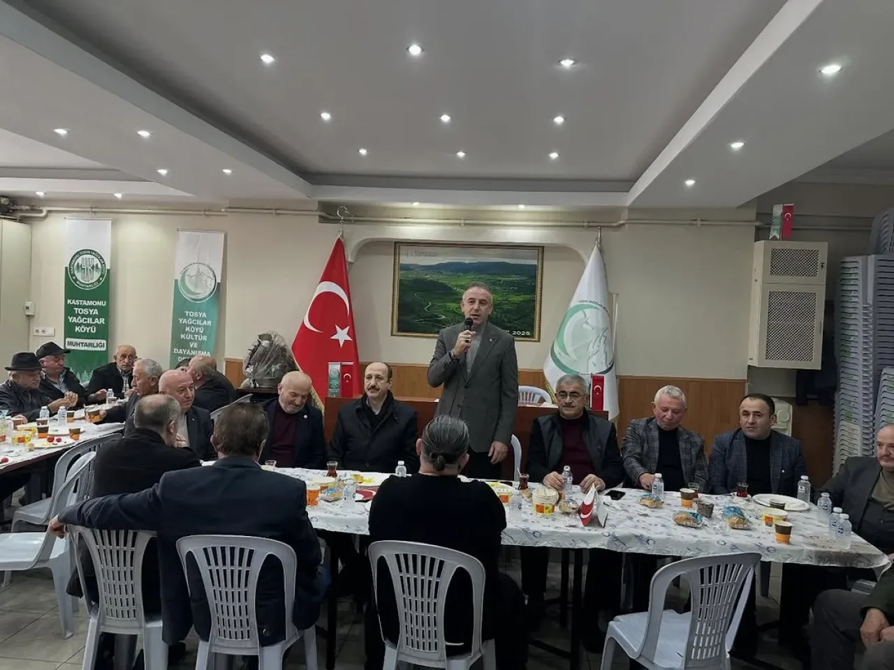 AK Parti Ümraniye Teşkilatından Hemşehrilerle Kahvaltı Buluşması AK Parti Ümraniye Teşkilatından Hemşehrilerle Kahvaltı Buluşması