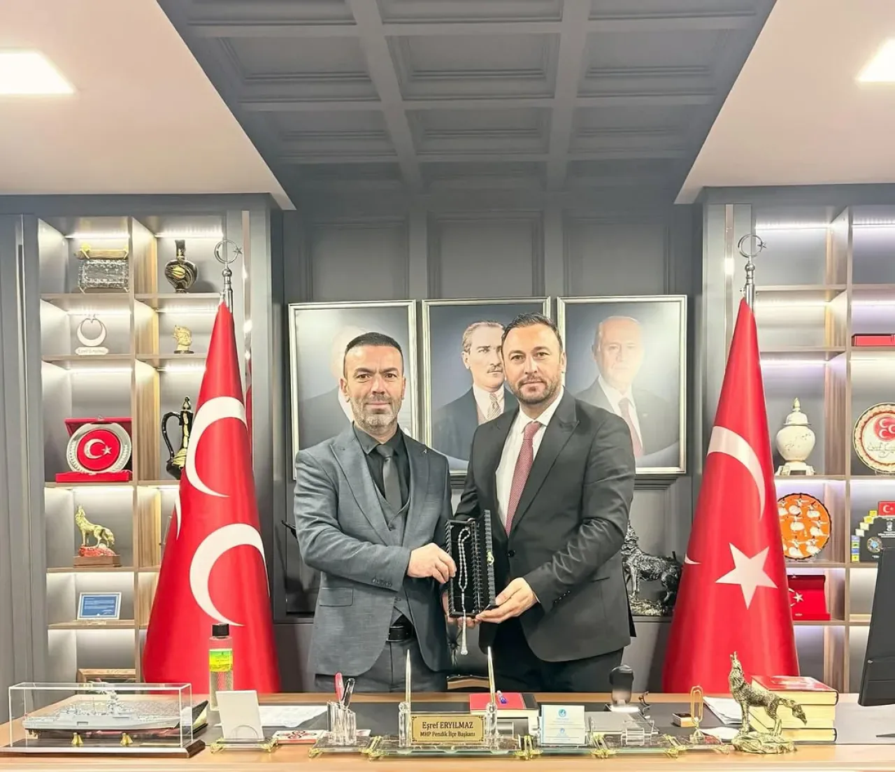 MHP'de Pendik İlçe Teşkilatına Ziyaret: 3 Bölge Başkanı, İlçe Başkanı Eşref Eryılmaz'ı Tebrik Etti MHP'de Pendik İlçe Teşkilatına Ziyaret: 3 Bölge Başkanı, İlçe Başkanı Eşref Eryılmaz'ı Tebrik Etti