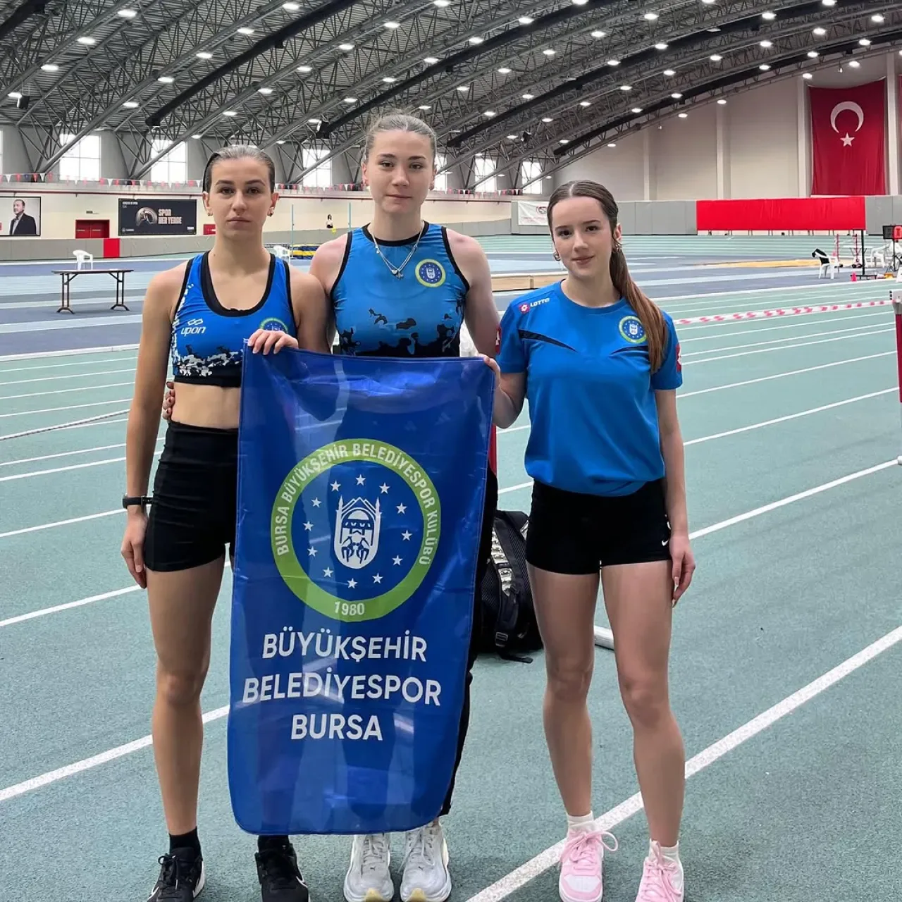 Bursa Büyükşehir Belediyespor Genç Atletleri Salon Denemelerinde Fırtına Gibi Esti Bursa Büyükşehir Belediyespor Genç Atletleri Salon Denemelerinde Fırtına Gibi Esti