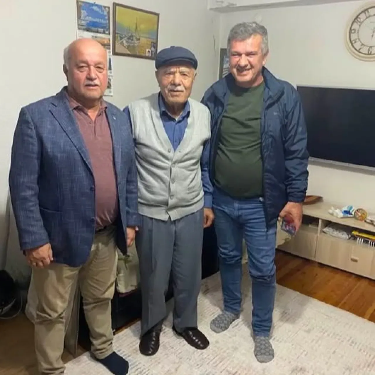 İYİ Parti Kaş İlçe Başkanı Mehmet Okralı, Yeni Üye Kazanımı İçin Dostlar Buluşması Düzenledi İYİ Parti Kaş İlçe Başkanı Mehmet Okralı, Yeni Üye Kazanımı İçin Dostlar Buluşması Düzenledi