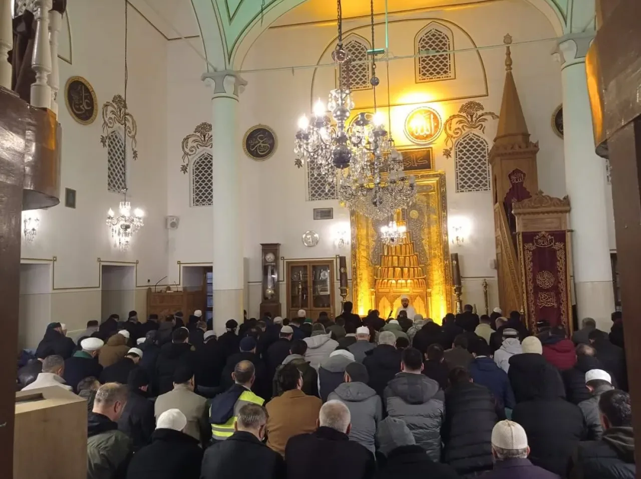 Bursa Osmangazi'de Sabah Namazı Buluşması Gerçekleştirildi Bursa Osmangazi'de Sabah Namazı Buluşması Gerçekleştirildi