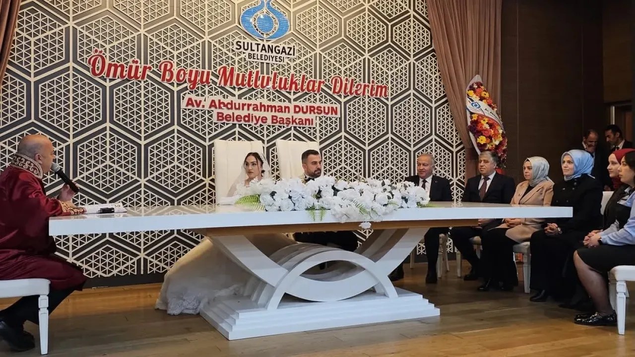 Gaziosmanpaşa'da Genç Çiftin Nikah Törenine AK Partili Bürokratlardan Katılım Gaziosmanpaşa'da Genç Çiftin Nikah Törenine AK Partili Bürokratlardan Katılım