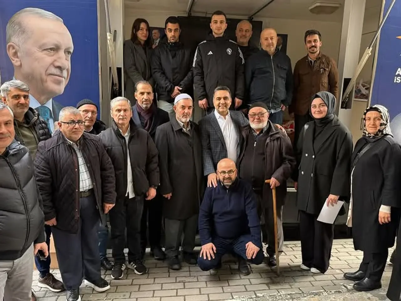AK Parti Sarıyer Teşkilatı, Yeniköy Mahallesi'nde Üye Çalışmalarını Sürdürüyor AK Parti Sarıyer Teşkilatı, Yeniköy Mahallesi'nde Üye Çalışmalarını Sürdürüyor