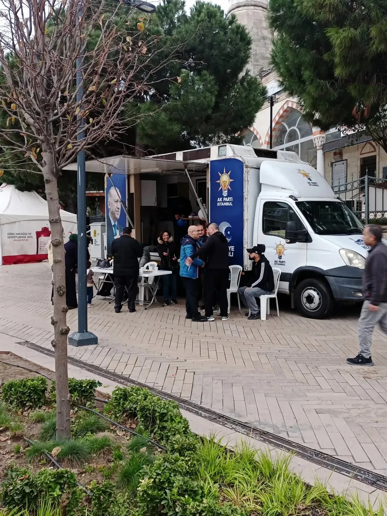 AK Parti Maltepe İlçe Teşkilatı, Maltepe Meydanı'nda Vatandaşlarla Buluştu AK Parti Maltepe İlçe Teşkilatı, Maltepe Meydanı'nda Vatandaşlarla Buluştu