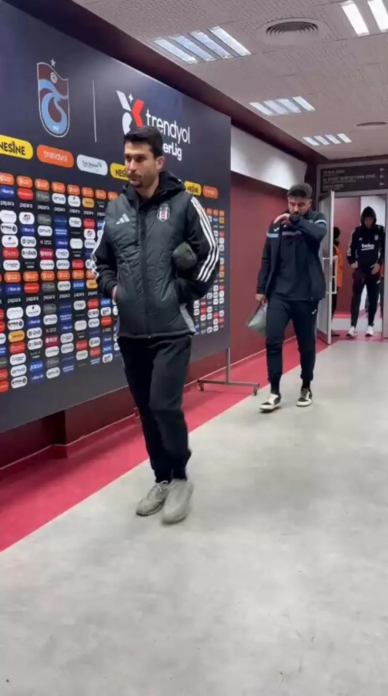 Ozan Tufan, Orkun Kökçü ve Serdar Saatçı Pozisyonunu 5 Dakikada Yorumladı Ozan Tufan, Orkun Kökçü ve Serdar Saatçı Pozisyonunu 5 Dakikada Yorumladı