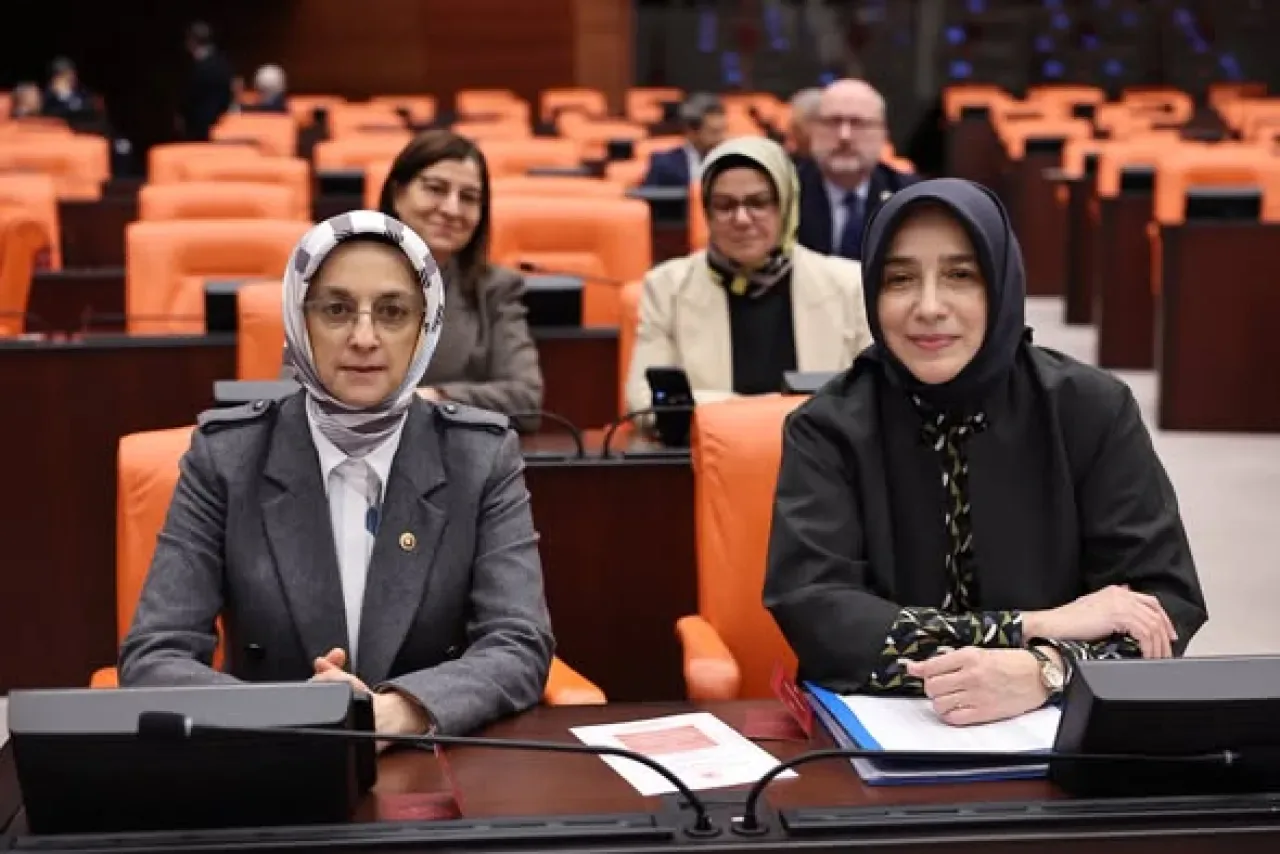 AK Parti Ankara Milletvekili Çam, Aile ve Milli Eğitim Bakanlığı Bütçelerini Meclis'te Onayladı AK Parti Ankara Milletvekili Çam, Aile ve Milli Eğitim Bakanlığı Bütçelerini Meclis'te Onayladı
