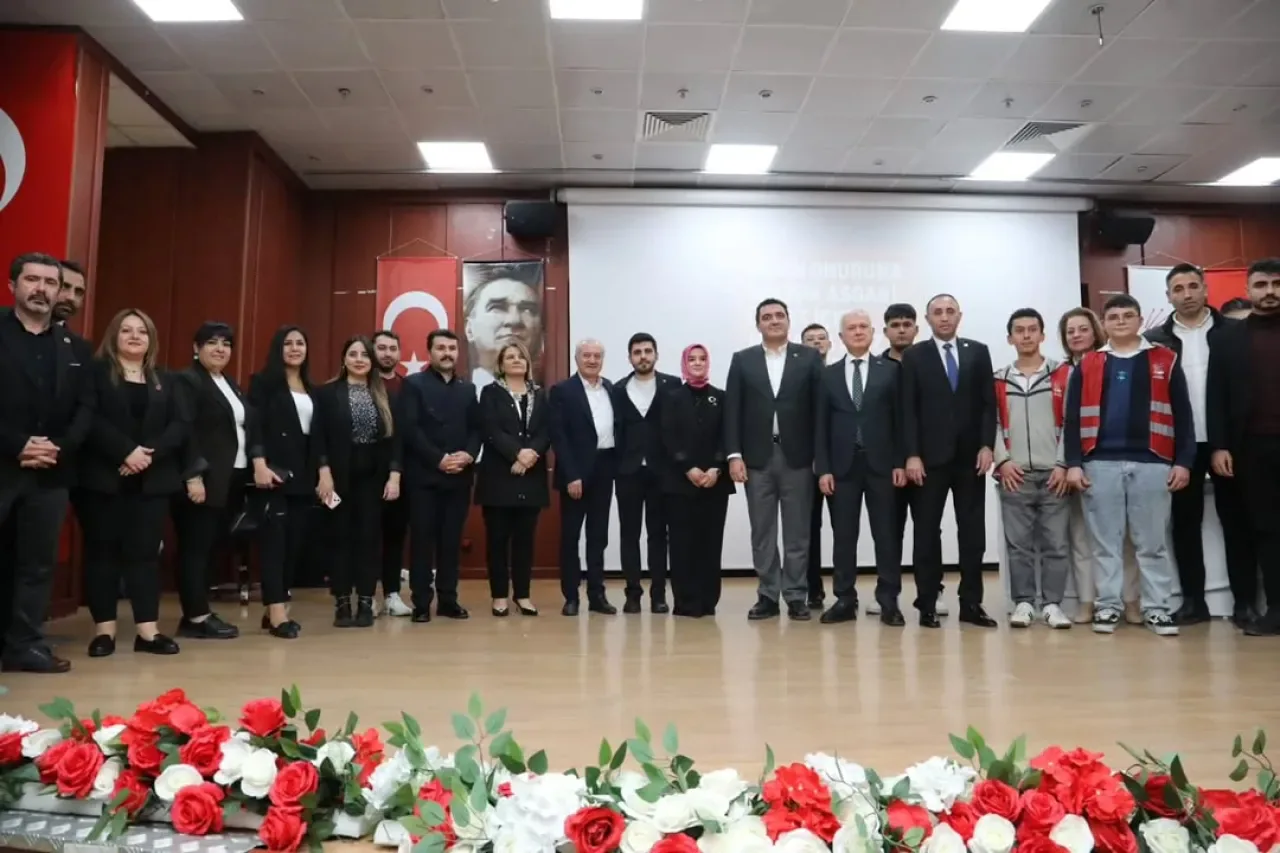 İzmit'te Asgari Ücret Paneli: Emekçiler İçin Adil Ücret Mücadelesi İzmit'te Asgari Ücret Paneli: Emekçiler İçin Adil Ücret Mücadelesi