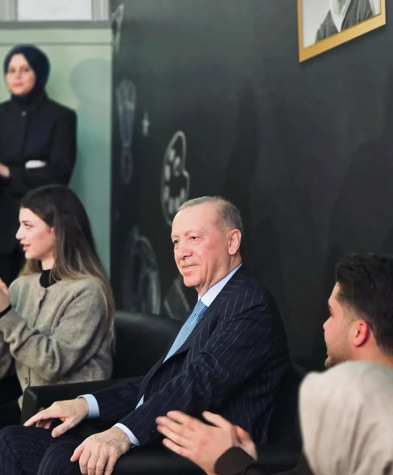 AK Gençlik Kartepe Zirvesi'nde Cumhurbaşkanı Erdoğan Gençlerle Buluştu AK Gençlik Kartepe Zirvesi'nde Cumhurbaşkanı Erdoğan Gençlerle Buluştu