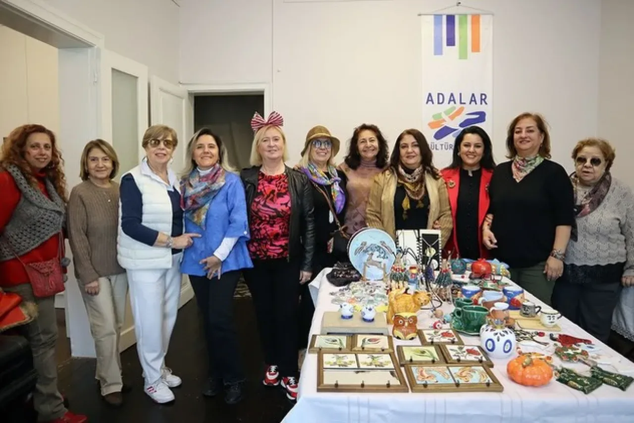 Büyükada'da El Sanatları Sergisi Açıldı Büyükada'da El Sanatları Sergisi Açıldı