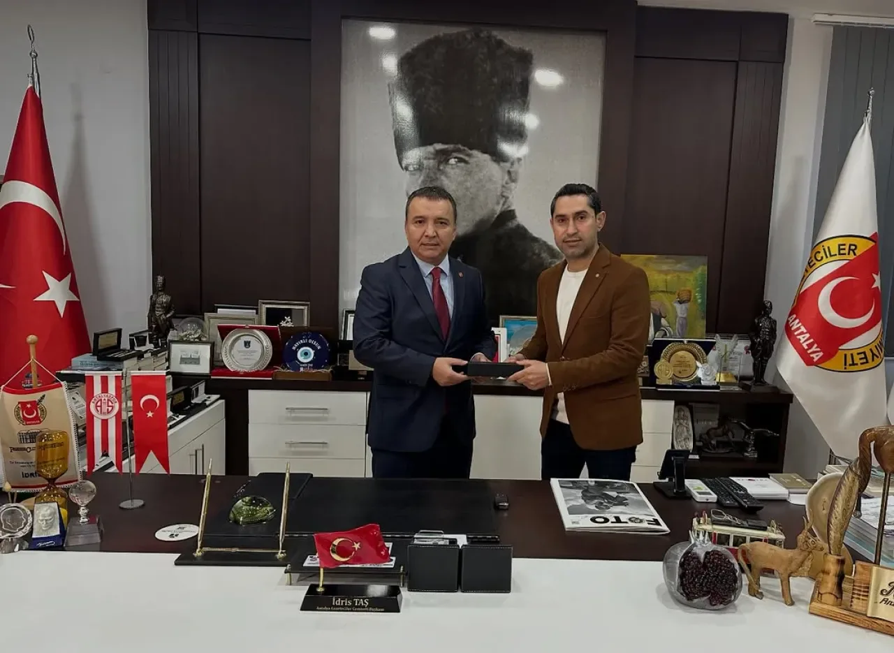 Antalya Gazeteciler Cemiyeti Başkanı'ndan Doğal Sağlık Yağları Üreticisi İş İnsanına Ziyaret Antalya Gazeteciler Cemiyeti Başkanı'ndan Doğal Sağlık Yağları Üreticisi İş İnsanına Ziyaret