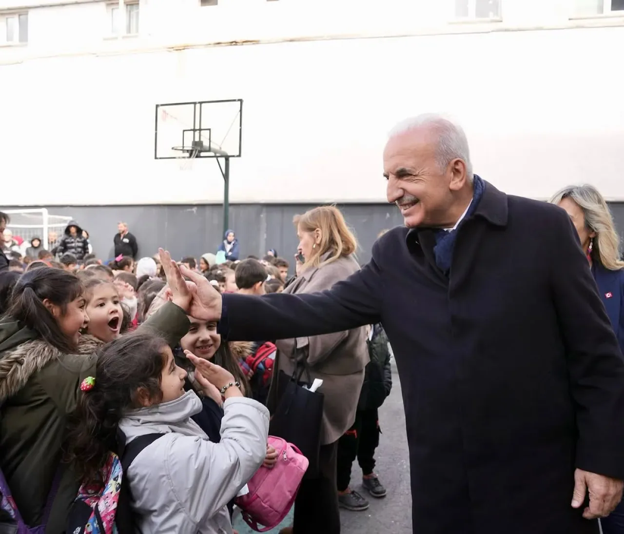 İstanbul Ümraniye Belediyesi'nden Haftaya Sağlık ve Mutluluk Temennisi İstanbul Ümraniye Belediyesi'nden Haftaya Sağlık ve Mutluluk Temennisi