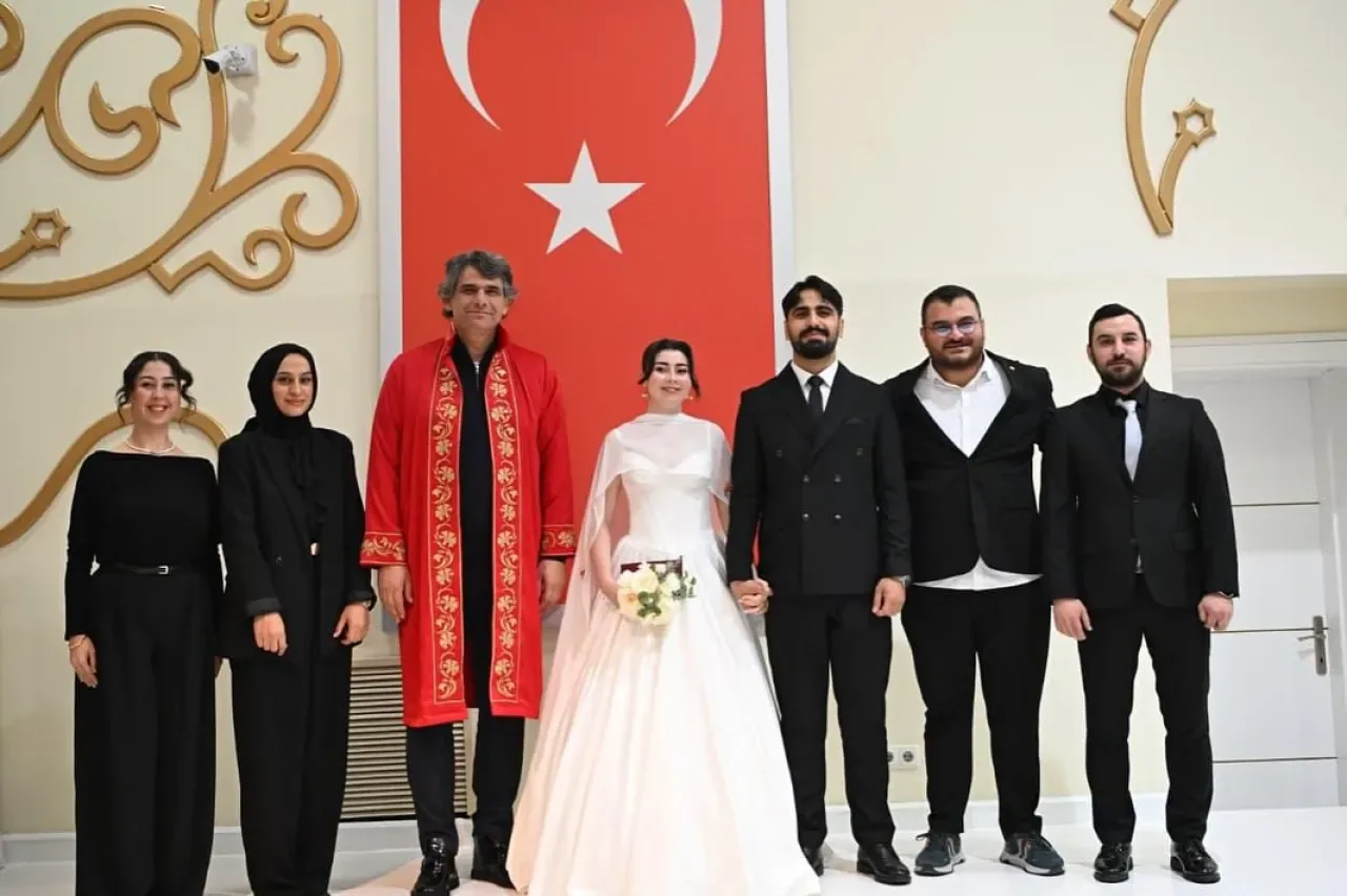 Kartepe Belediye Başkanı Kocaman, Genç Çiftin Nikahını Kıydı Kartepe Belediye Başkanı Kocaman, Genç Çiftin Nikahını Kıydı