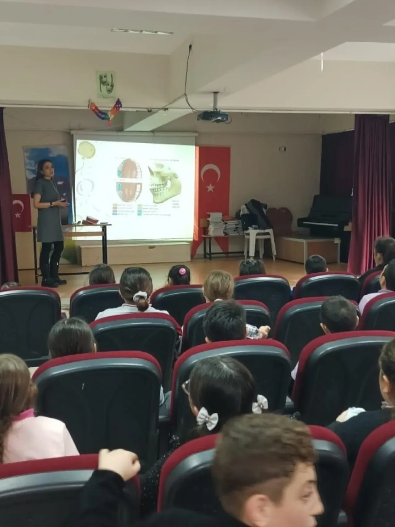 Körfez'de Öğrencilere Ağız ve Diş Sağlığı Eğitimi Verildi Körfez'de Öğrencilere Ağız ve Diş Sağlığı Eğitimi Verildi