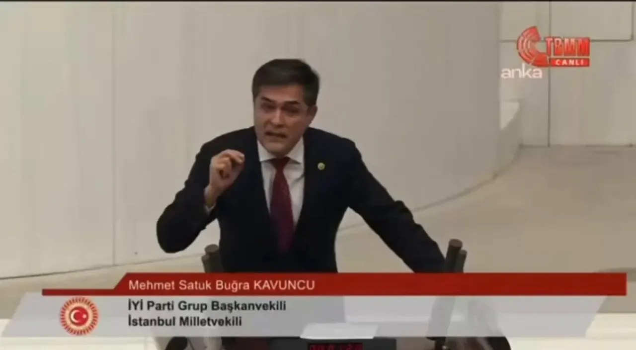 İYİ Parti ve DEM Parti Mecliste Sözler Yüzünden Gerginlik Yaşadı İYİ Parti ve DEM Parti Mecliste Sözler Yüzünden Gerginlik Yaşadı