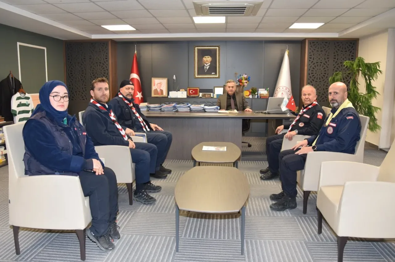 Konya'da İzcilik Federasyonu İl Milli Eğitim Müdürlüğü Ziyareti Konya'da İzcilik Federasyonu İl Milli Eğitim Müdürlüğü Ziyareti
