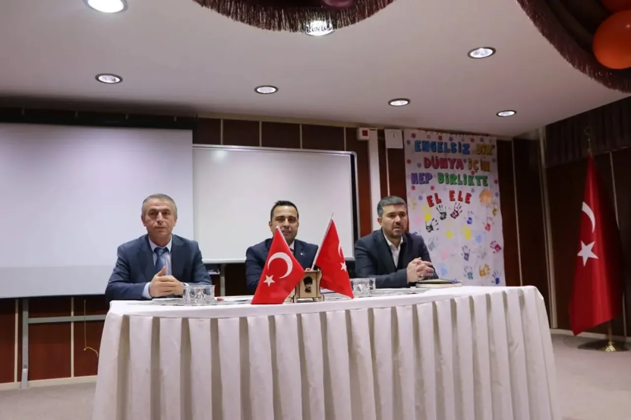 Elmadağ'da Yeni İlçe Milli Eğitim Müdürü Eren Gökduman, Okul Müdürleriyle Tanıştı Elmadağ'da Yeni İlçe Milli Eğitim Müdürü Eren Gökduman, Okul Müdürleriyle Tanıştı