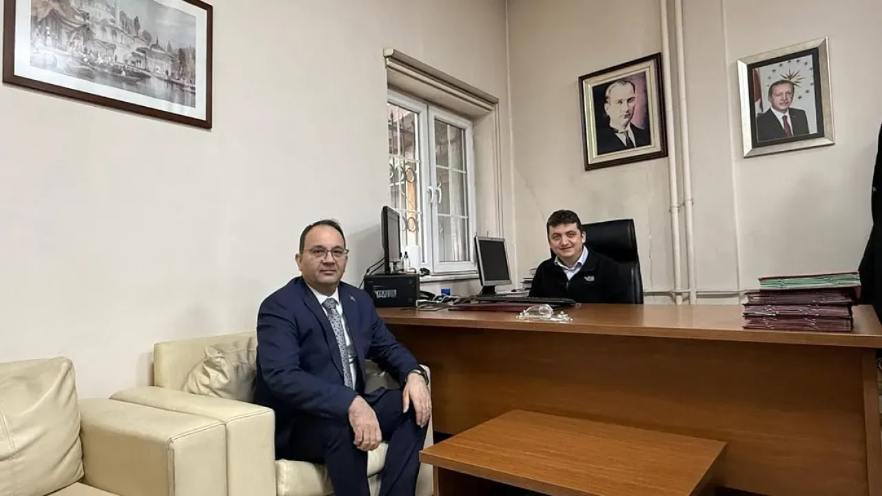 Şişli Kaymakamı Cevdet Ertürkmen'den Sosyal Yardımlaşma Vakfı'na Ziyaret Şişli Kaymakamı Cevdet Ertürkmen'den Sosyal Yardımlaşma Vakfı'na Ziyaret