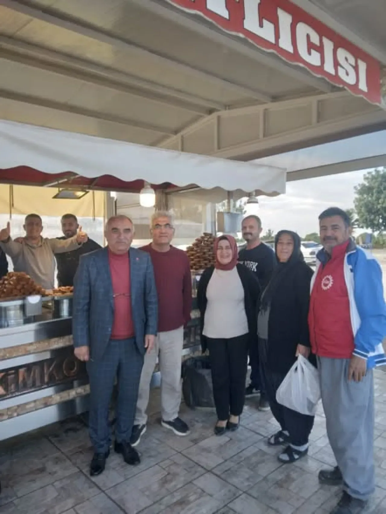 MHP Sarıçam, Çınarlı Mahallesi'nde Esnaf Ziyaretleri Gerçekleştirdi MHP Sarıçam, Çınarlı Mahallesi'nde Esnaf Ziyaretleri Gerçekleştirdi