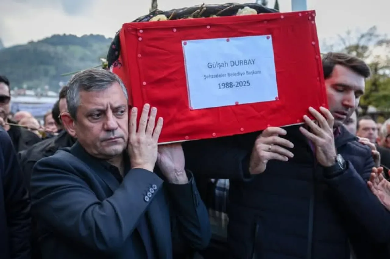 Manisa'nın İlk Kadın Belediye Başkanı Gülşah'a Son Veda Manisa'nın İlk Kadın Belediye Başkanı Gülşah'a Son Veda