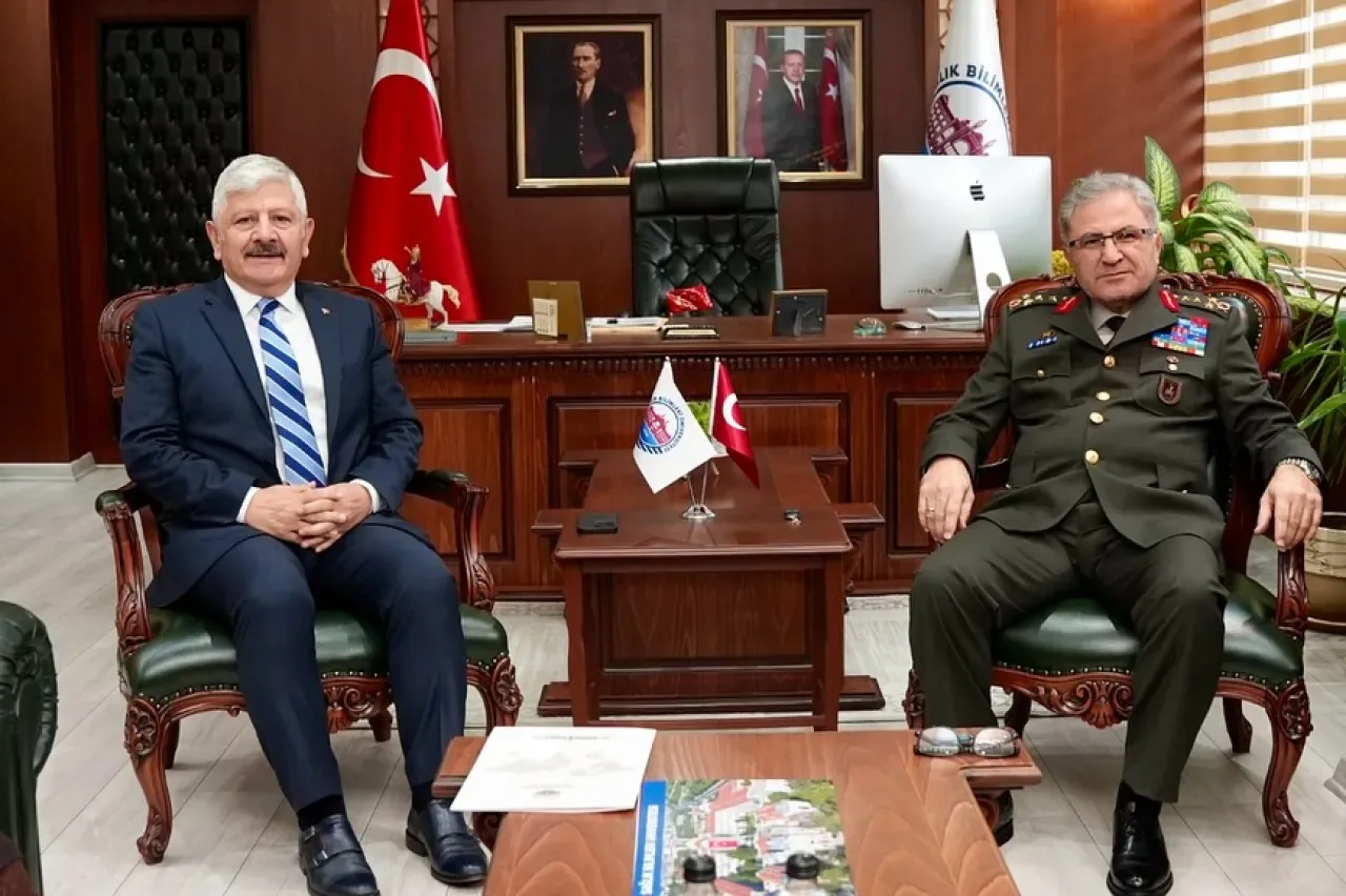 Kara Kuvvetleri Komutanı Orgeneral Metin Tokel, Sağlık Bilimleri Üniversitesi'ni Ziyaret Etti Kara Kuvvetleri Komutanı Orgeneral Metin Tokel, Sağlık Bilimleri Üniversitesi'ni Ziyaret Etti
