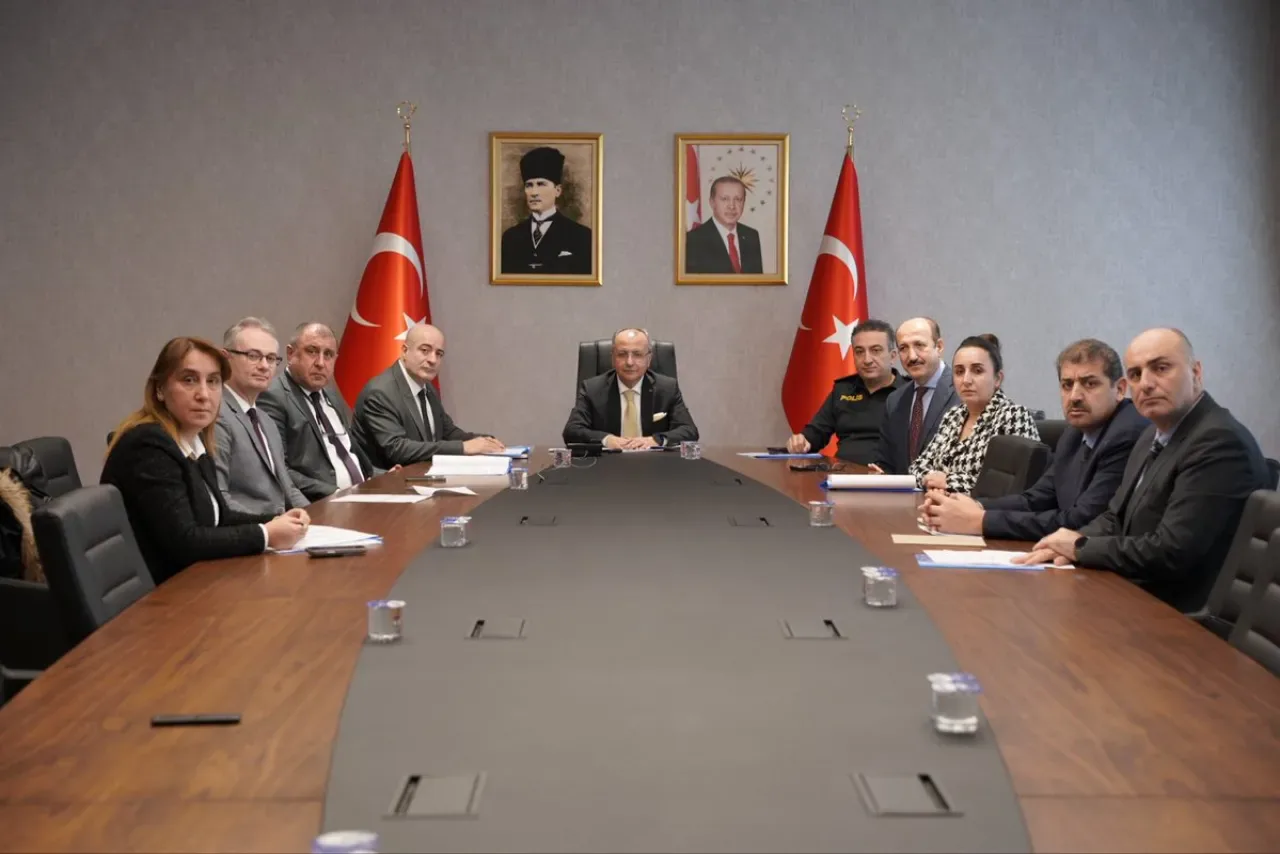 Ümraniye'de Bağımlılıkla Mücadele İçin Kurullar Bir Araya Geldi Ümraniye'de Bağımlılıkla Mücadele İçin Kurullar Bir Araya Geldi