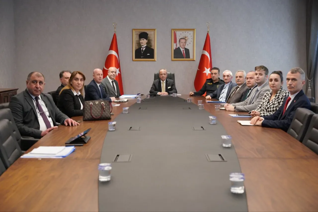 Ümraniye'de Kamu Hizmetleri Değerlendirme Toplantısı Yapıldı Ümraniye'de Kamu Hizmetleri Değerlendirme Toplantısı Yapıldı