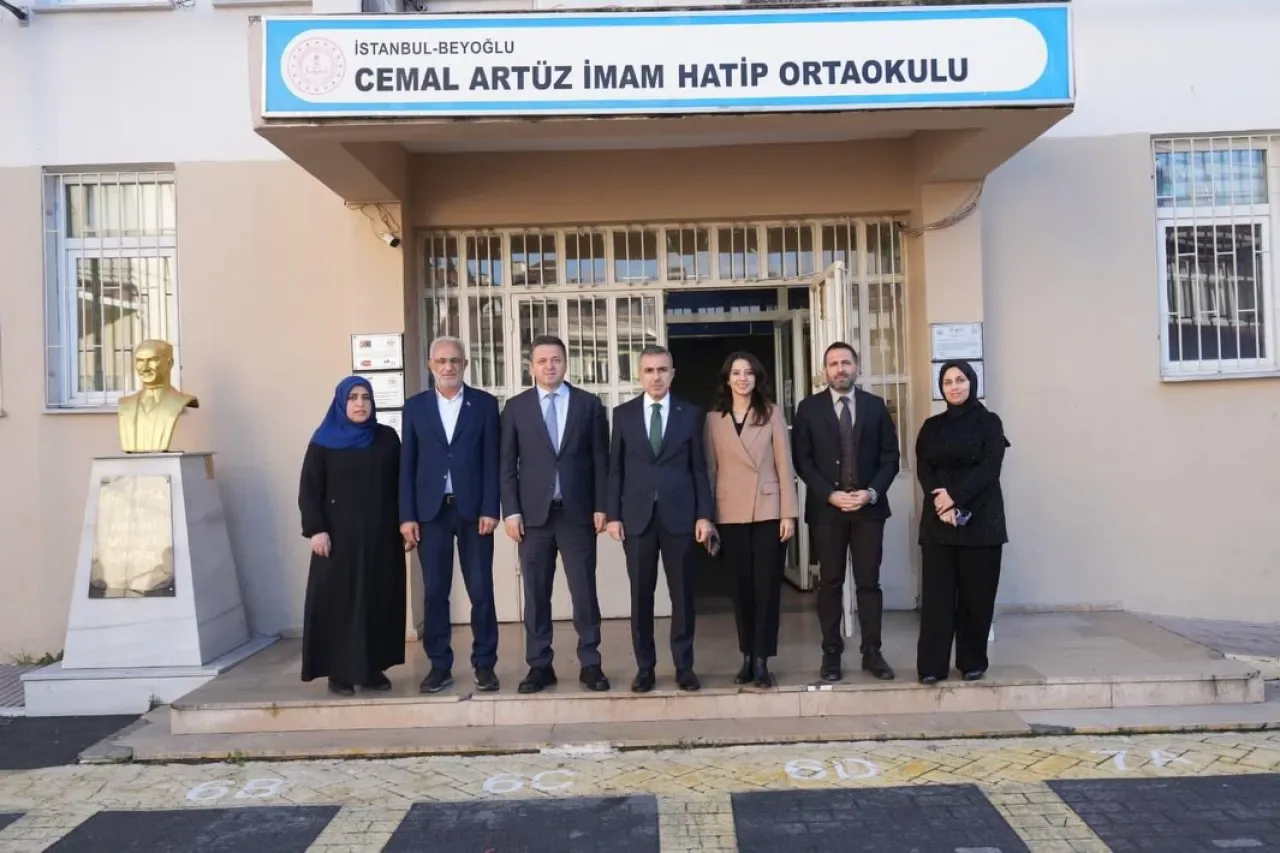 Beyoğlu'nda Eğitim Kurumları Ziyaret Edildi Beyoğlu'nda Eğitim Kurumları Ziyaret Edildi