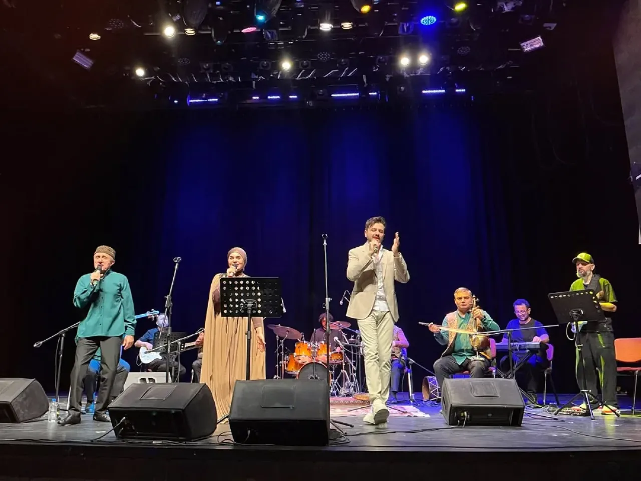 Alim Qasimov ve Qasimova'dan Bursa'da Unutulmaz Müzik Gecesi Alim Qasimov ve Qasimova'dan Bursa'da Unutulmaz Müzik Gecesi