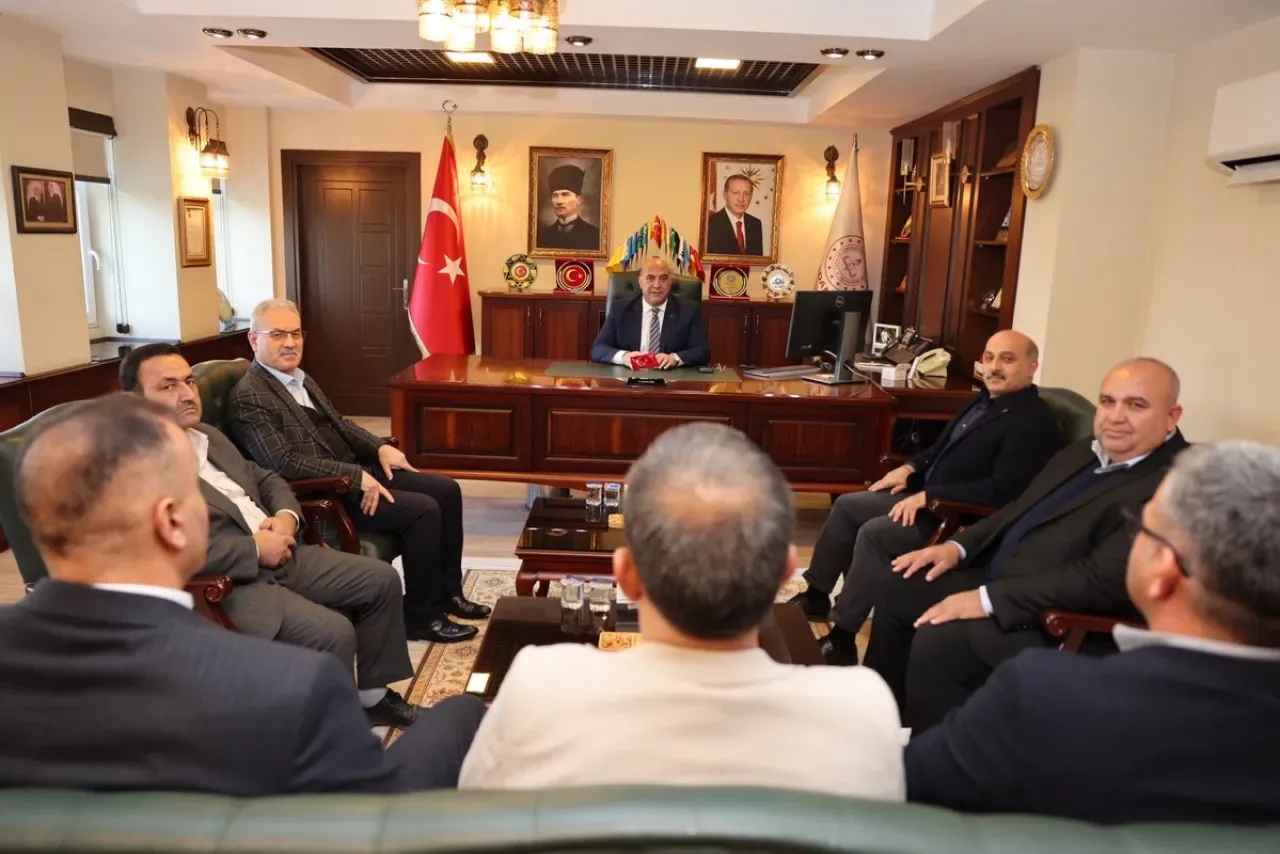 Adana İl Millî Eğitim Müdürü Mehmet Nurettin Aras, Eğitim Bir-Sen Yetkililerini Ağırladı Adana İl Millî Eğitim Müdürü Mehmet Nurettin Aras, Eğitim Bir-Sen Yetkililerini Ağırladı