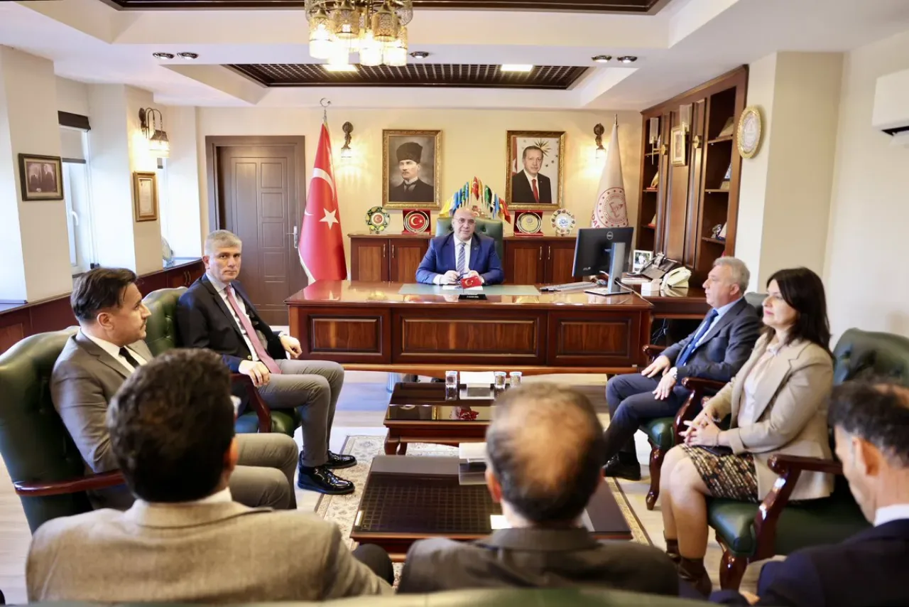 Adana İl Milli Eğitim Müdürü Mehmet Nurettin Aras, Çukurova İlçe Yöneticilerini Ağırladı Adana İl Milli Eğitim Müdürü Mehmet Nurettin Aras, Çukurova İlçe Yöneticilerini Ağırladı