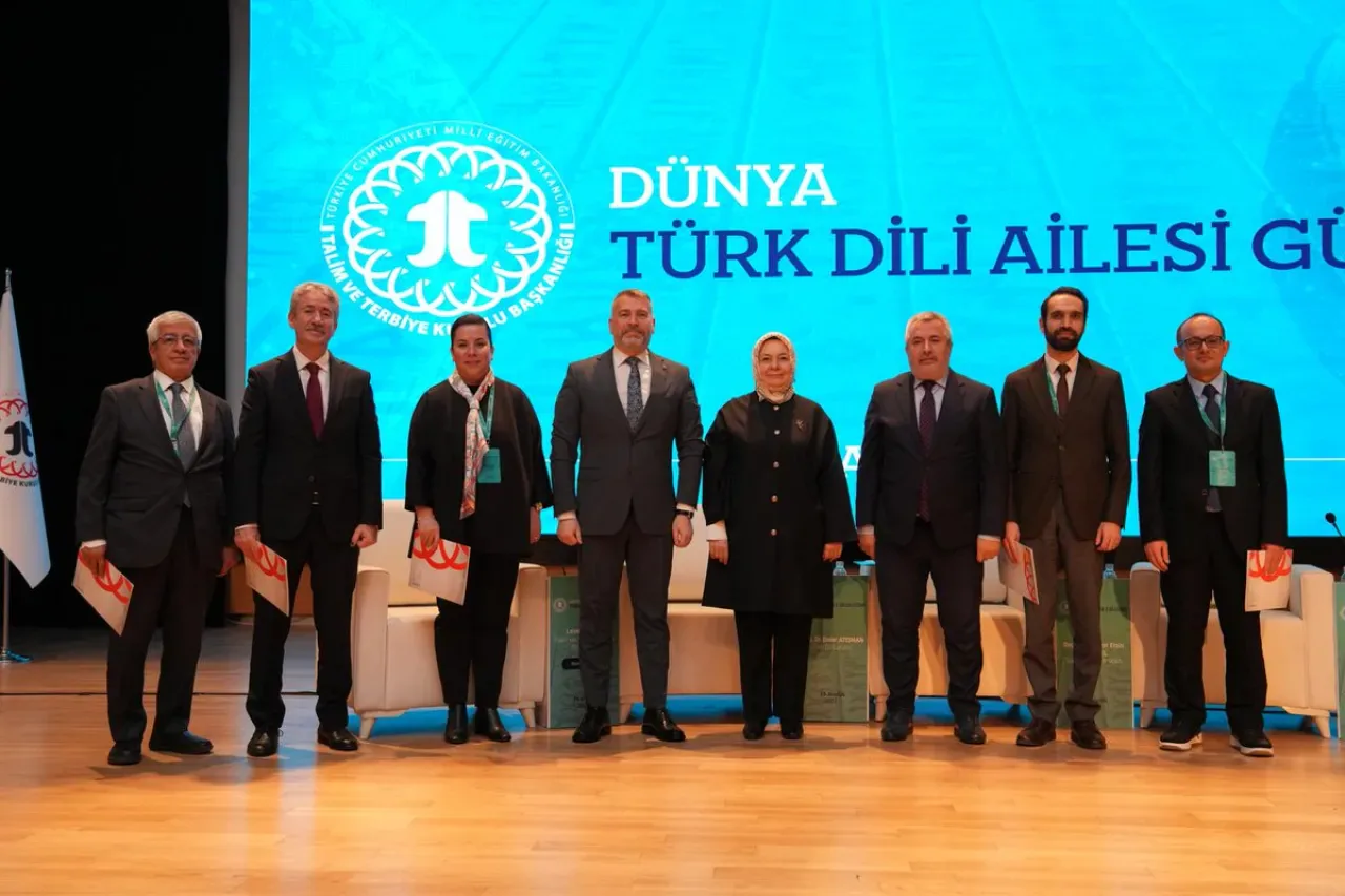 Dünya Türk Dili Alesi Günü'nde Türkçenin Gücü Masaya Yatırıldı Dünya Türk Dili Alesi Günü'nde Türkçenin Gücü Masaya Yatırıldı