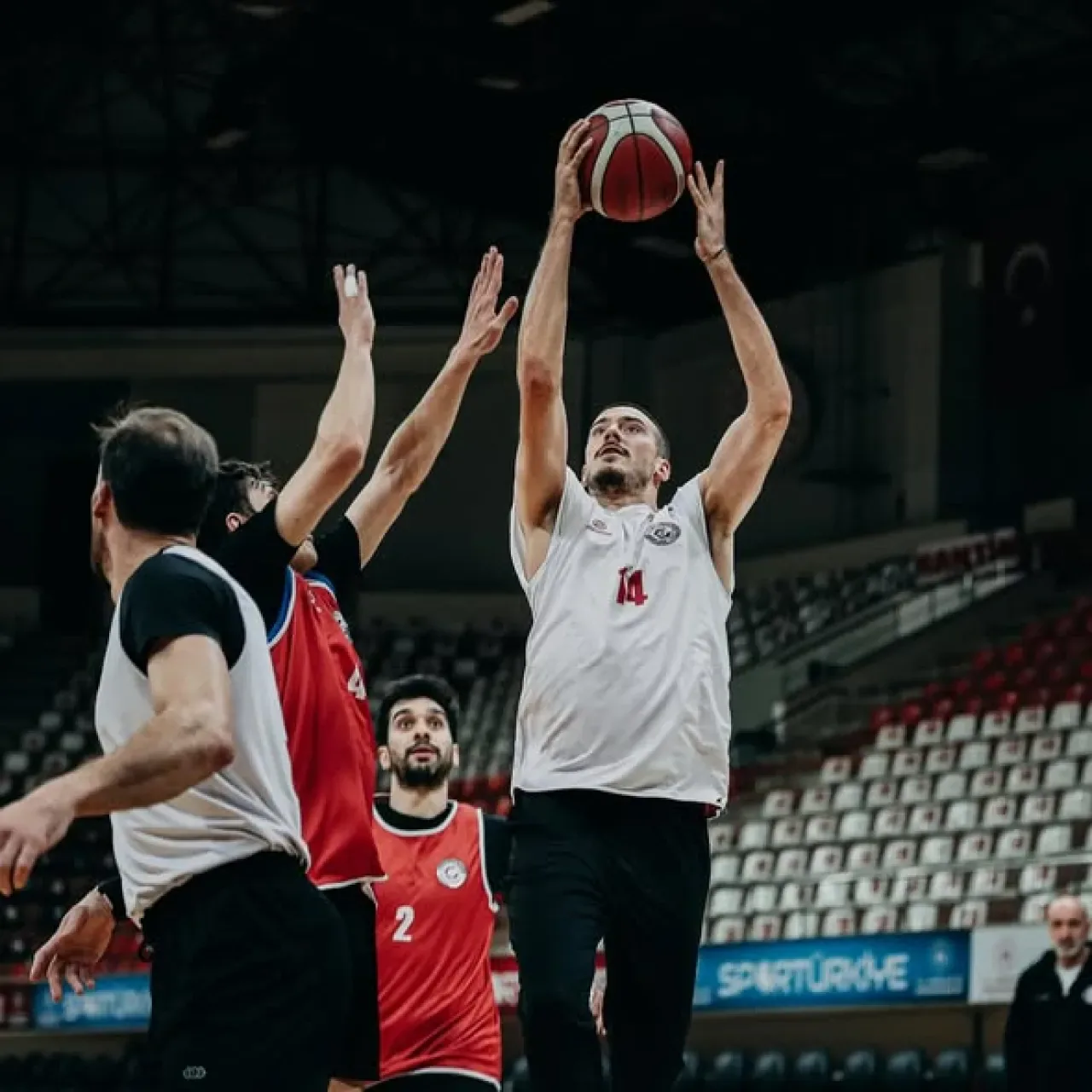 Gaziantep Basketbol Takımı, Darüşşafaka Maçı Hazırlıklarına Taktik Antrenmanı ile Devam Etti Gaziantep Basketbol Takımı, Darüşşafaka Maçı Hazırlıklarına Taktik Antrenmanı ile Devam Etti