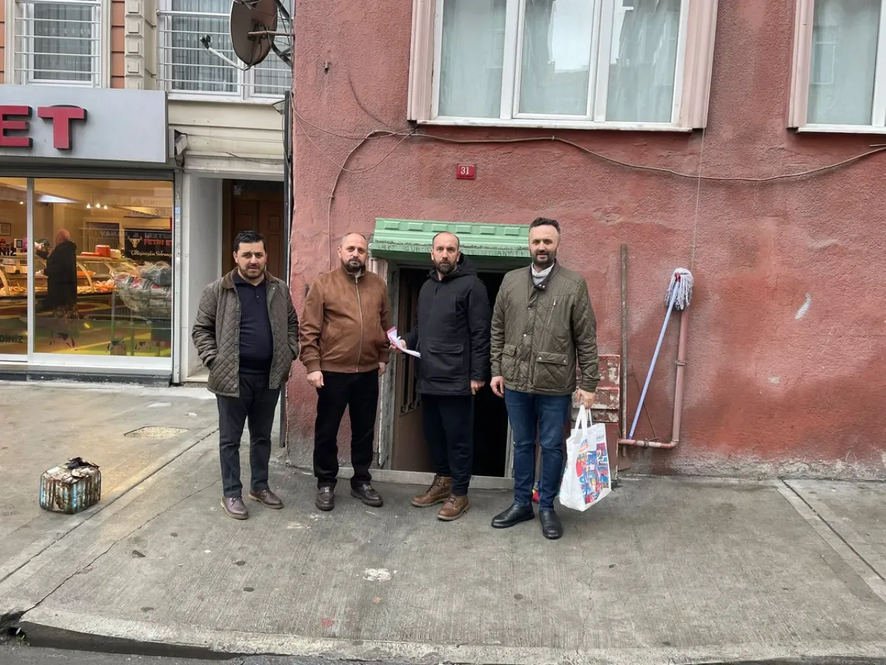 AK Parti Beyoğlu'nda Hafta Sonu Mahalle Çalışmaları Sürüyor AK Parti Beyoğlu'nda Hafta Sonu Mahalle Çalışmaları Sürüyor